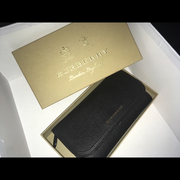 Burberry Wallet w/ Cardholder - Picture 3 of 8